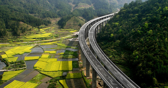 【beat365】中学操场宣传栏称“贞洁女子后代更聪明”？校方回应(图1)